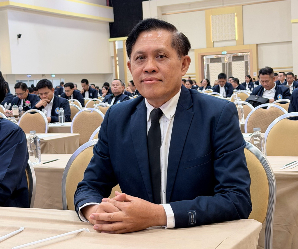 ผอ.สพป.อุบลราชธานี เขต 1 ร่วมการประชุมสัมมนาการพัฒนาวิชาชีพผู้บริหารการศึกษาขั้นพื้นฐาน พร้อมรับโล่รางวัลเชิดชูเกียรติ ระดับดีเยี่ยม ประจำปี 2569