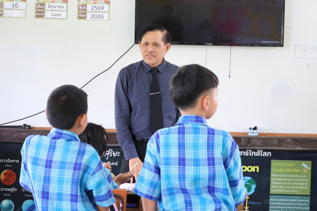 ผอ.สพป.อุบลราชธานี เขต 1 ลงพื้นที่ตรวจเยี่ยมความพร้อมเปิดภาคเรียน โรงเรียนชุมชนโพนเมืองวิทยา มุ่งหนุนเสริมทักษะอ่านออกเขียนได้ และลดภาระงานครู