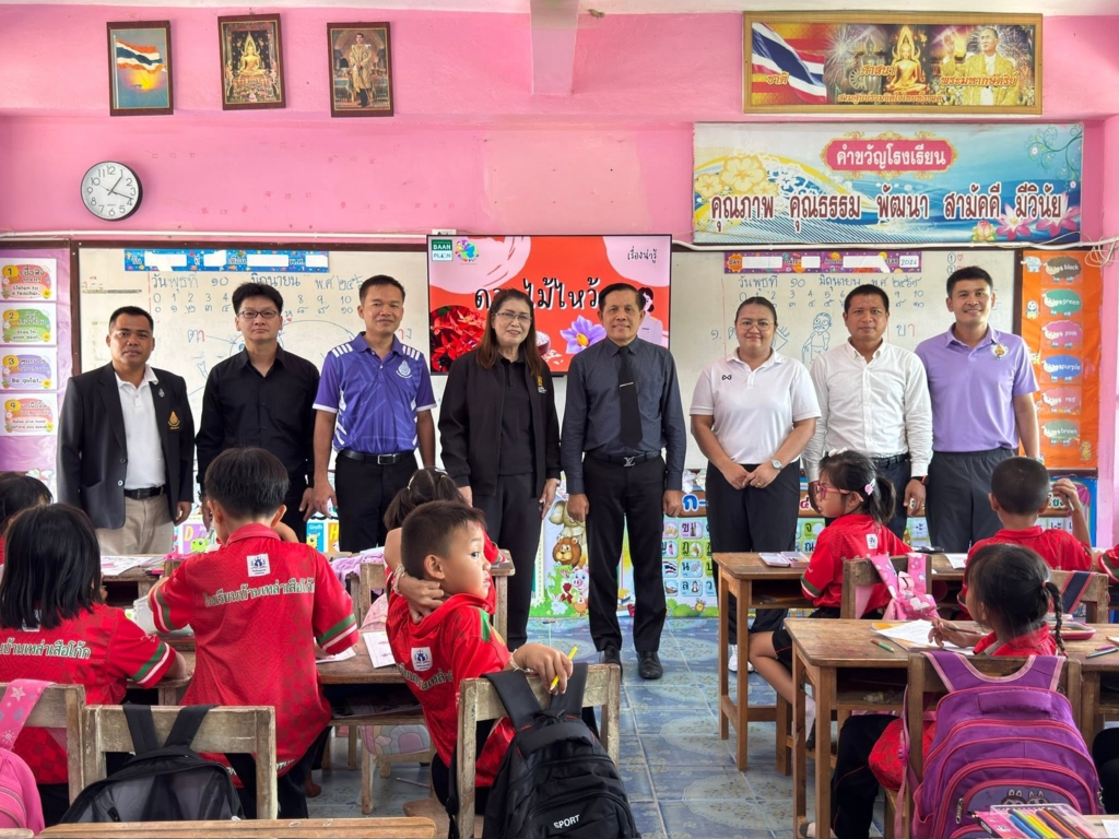 ผอ.สพป.อุบลราชธานี เขต 1 ลงพื้นที่ตรวจเยี่ยมความพร้อมเปิดภาคเรียน โรงเรียนบ้านเหล่าเสือโก้ก มุ่งหนุนเสริมทักษะอ่านออกเขียนได้ และลดภาระงานครู